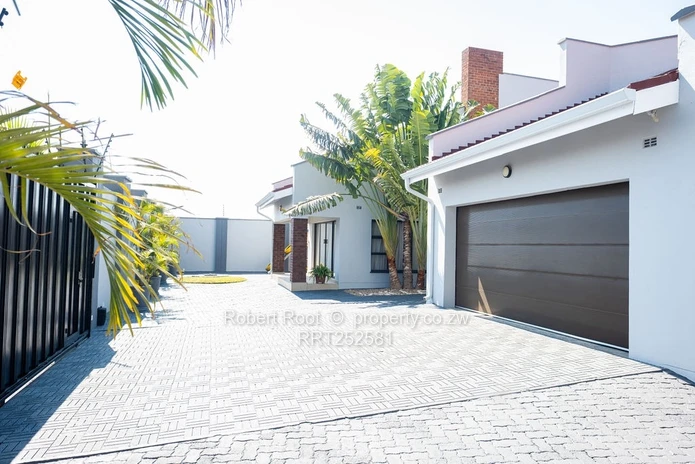 Exceptional 5-bedroom Family Home for Sale| Rockview