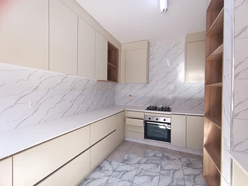 4 Bedroom Flat & Apartment