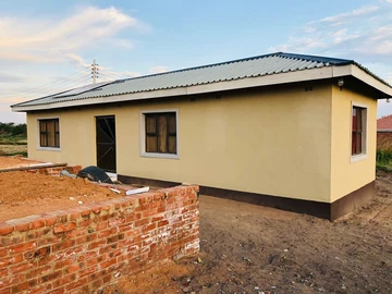 Charming 2-Bedroom Cottage For Sale in Zimre Park, Harare - Modern Amenities Included