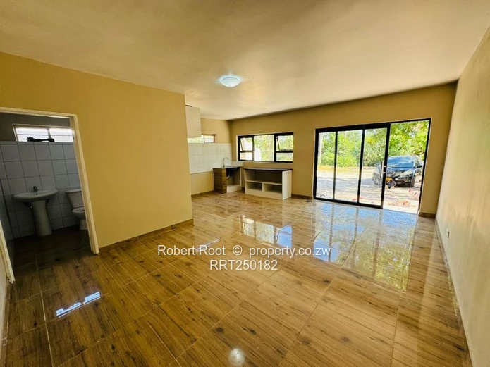 HOUSE FOR SALE in WATERFALLS PROSPECT (IDEAL FOR INVESTMENT) - TAKING NOSTRO
