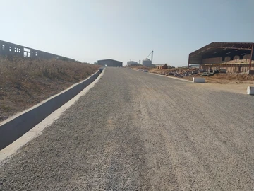 Commercial & Industrial Land