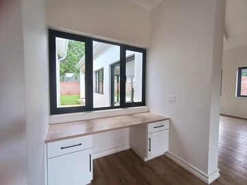 3 Bedroom Flat & Apartment