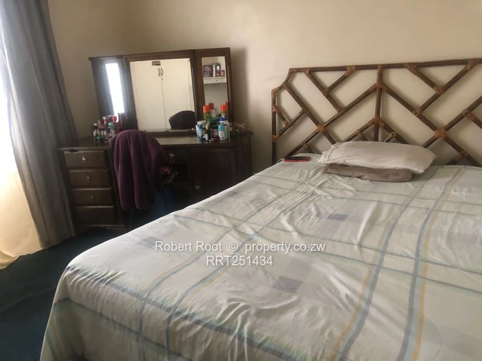 Neat Zimre Park House For Sale