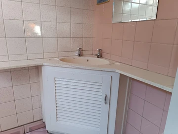 4 Bedroom Flat & Apartment