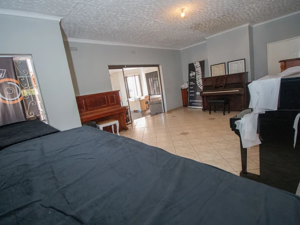 5 Bedroom House