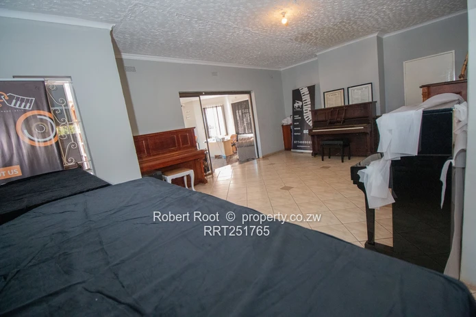 Vainona 5-Bed Home with Pool on 5,260m²  (Sole Mandate)