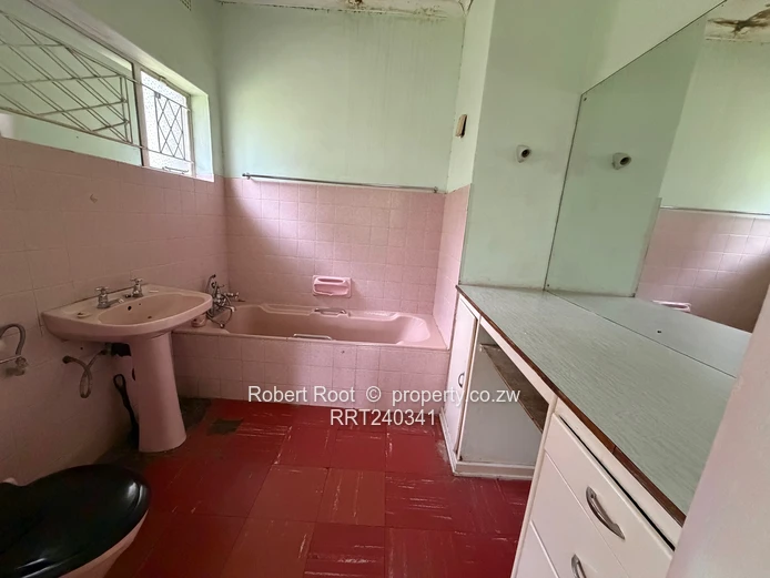 Stunning Road Road Frontage!