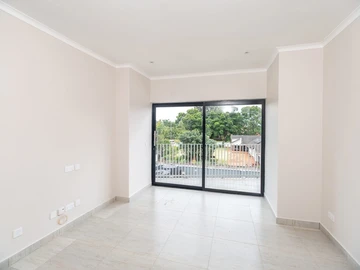 2 Bedroom Flat & Apartment