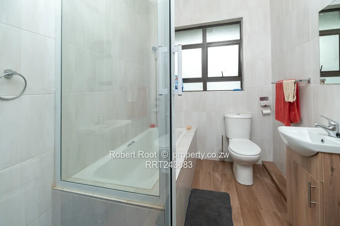 Stunning 3 bed fully furnished apartment!