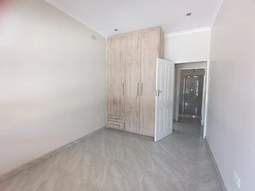 3 Bedroom Flat & Apartment