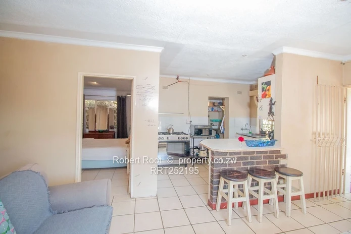 House For Sale In Glen Lorne (Sole Mandate)