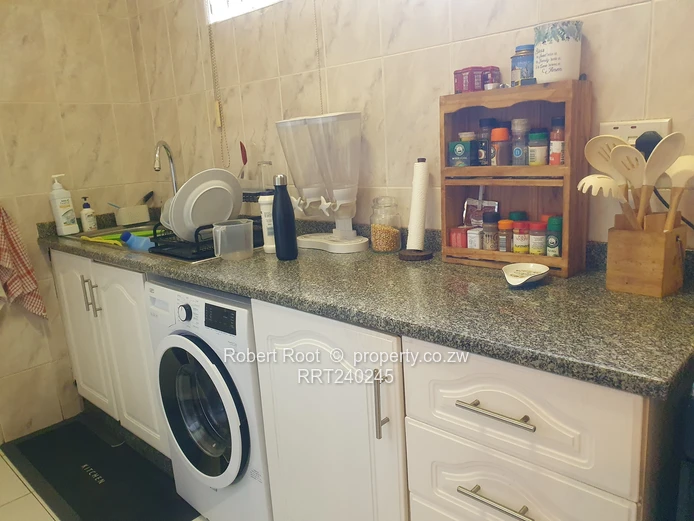 Charming 2 Bed Flat in Avondale