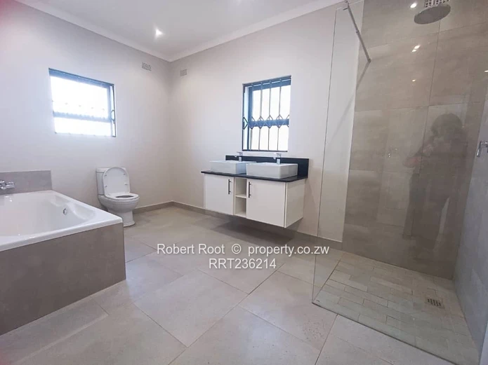 Modern 3 bed family home in Chisipite