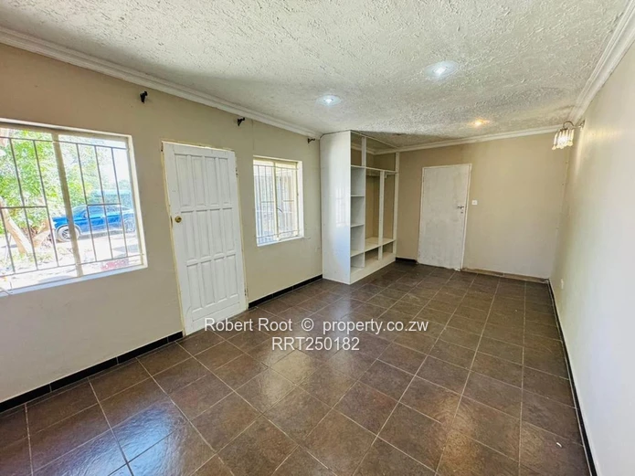 HOUSE FOR SALE in WATERFALLS PROSPECT (IDEAL FOR INVESTMENT) - TAKING NOSTRO