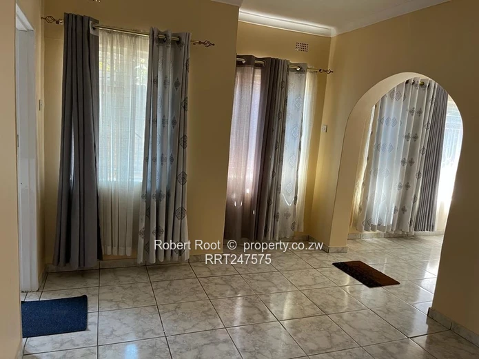 4 bed family home in Zimre Park