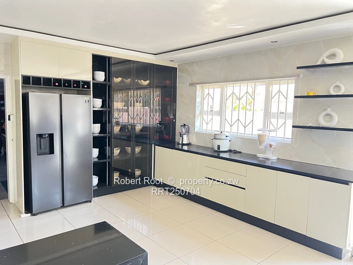 House for sale in Monavale