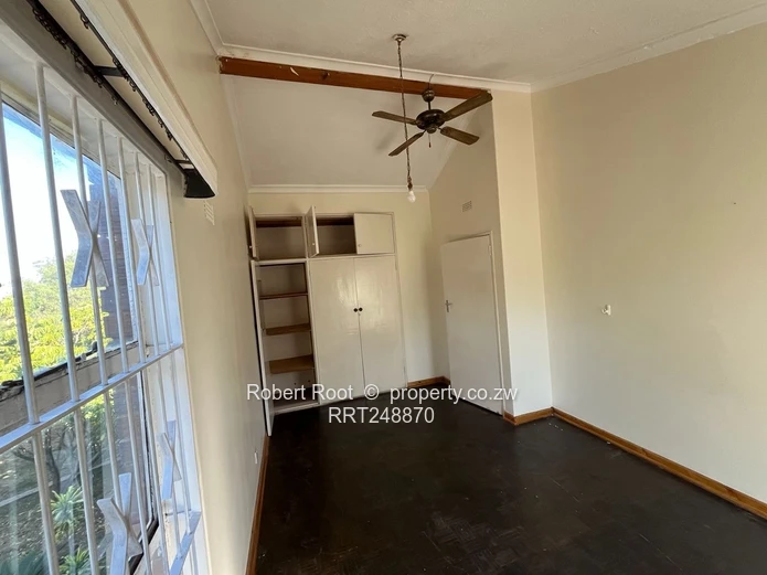2 bed garden flat in Greystone Park