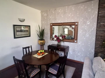 2 Bedroom Flat & Apartment