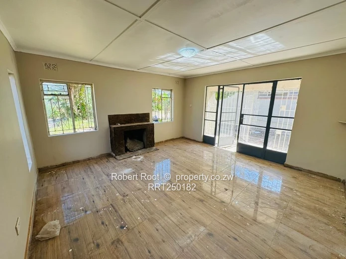 HOUSE FOR SALE in WATERFALLS PROSPECT (IDEAL FOR INVESTMENT) - TAKING NOSTRO