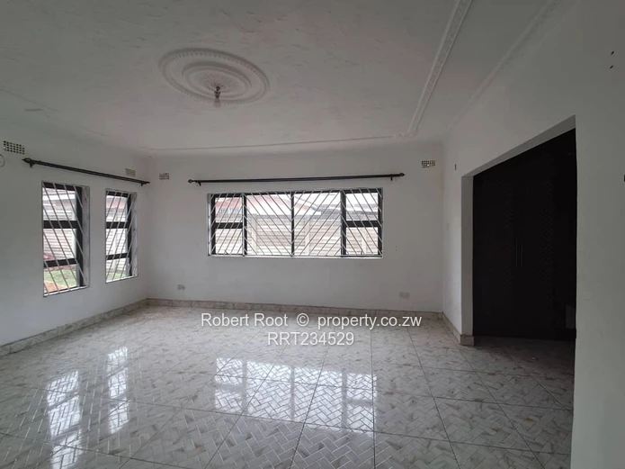 4 bed family home in Parktown