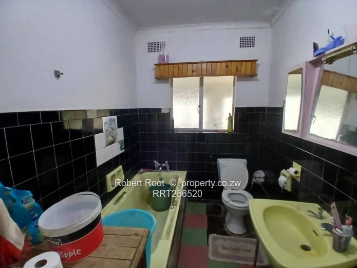 Massive 5-bedroom double-storey property with excellent road visibility.