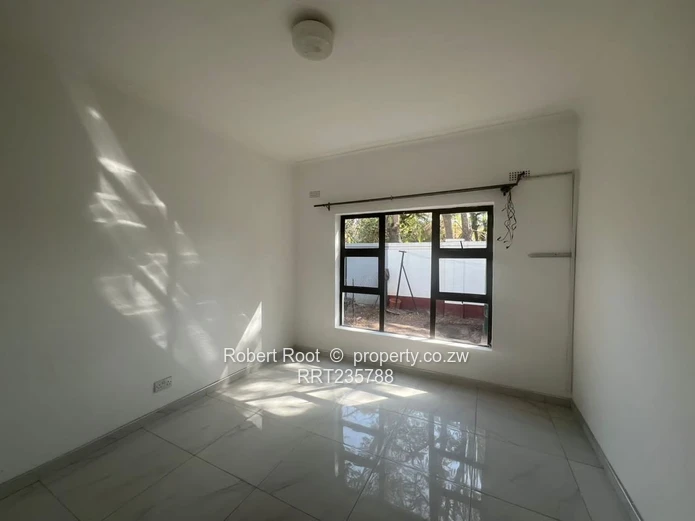 4 bed flat in Greendale