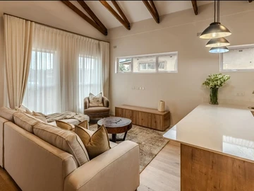 3 Bedroom Flat & Apartment