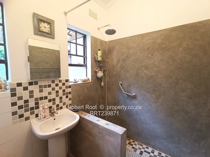 5 bed house to rent in Avondale - The Ridge
