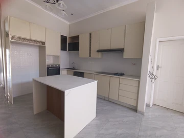 3 Bedroom Flat & Apartment