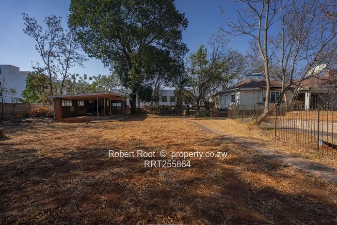 PRIME 5,384m CORNER PROPERTY - ED Mnangagwa Road & Glenara Avenue