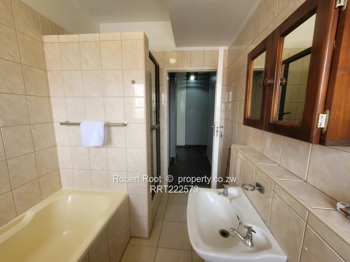 Mint Condition 3 Bed Flat With Deeds (Sole Mandate)