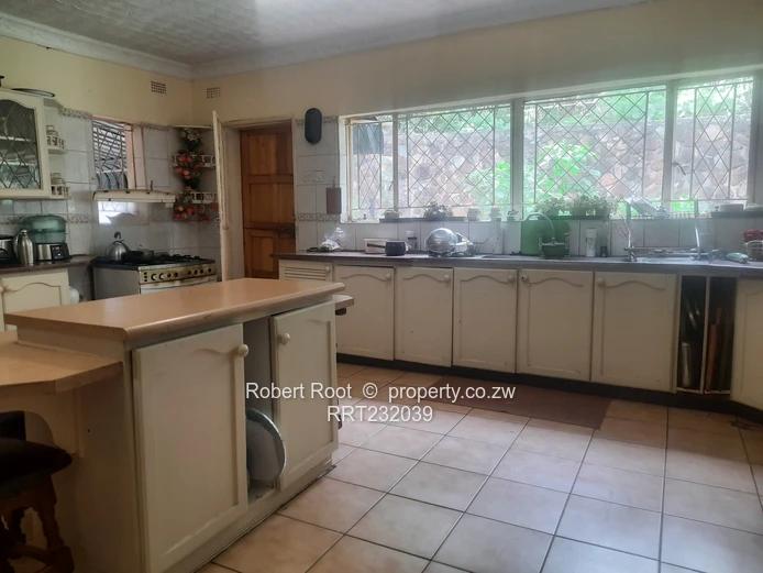 5 bed family home in Bluff Hill