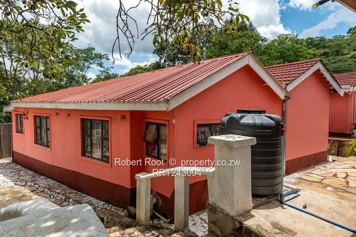 Neat 4 bed family home in Kambanji with stunning views!