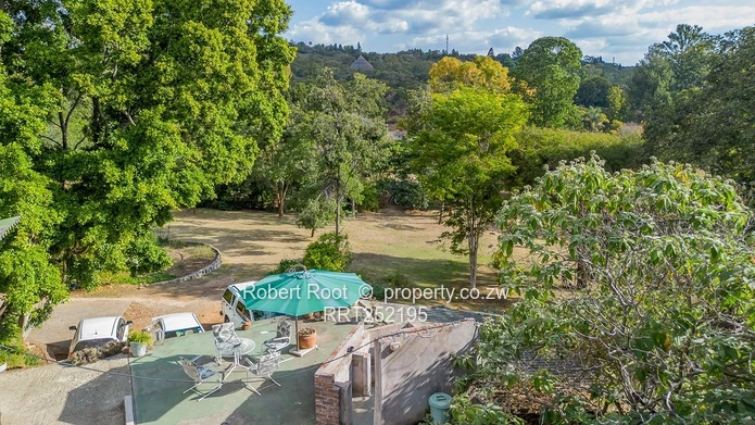 House For Sale In Glen Lorne (Sole Mandate)